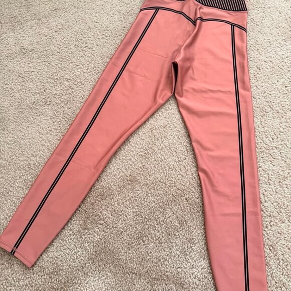 Alo Yoga Set Airlift Line Up Bra And High-Waist 7/8 Line Up Legging Dusty Rose - Picture 8 of 9